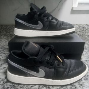 Kids Air Jordan 1 Low SE(GS) size 4.5Y Black/ Gray Sneakers with White Soles.